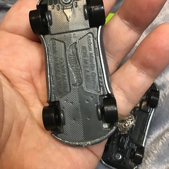 Various collectors hot wheels cars, great shape, 007, Batman - Picture 8 of 16